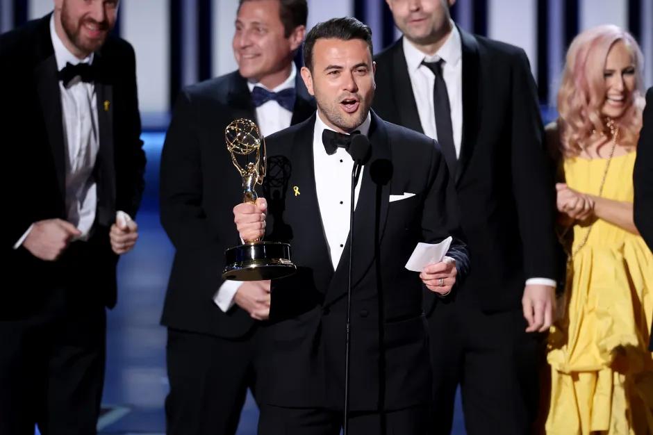 过节目, 起便随父亲